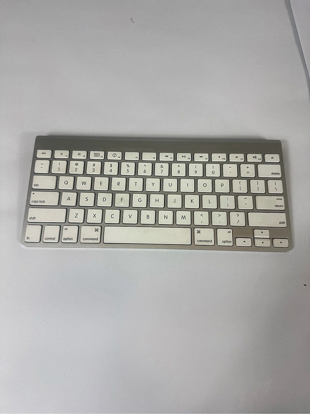 Apple Wireless Keyboard A1314 White & Silver